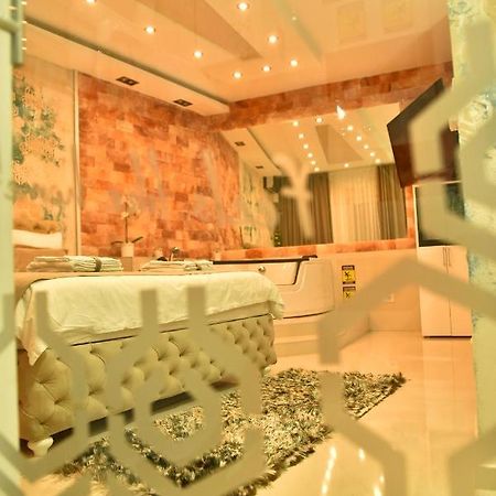Design Apartment Premium Spa Lux 4 Star "Dubai" Completely Private Wellness & Spa Free Included Sauna & Jacuzzi & Salt Wall & Fire Place & 3D Ceilings & Business Wifi & Netflix & Keyless Code Entry & Full Smart App & Secure 2 Parking Place Чуприя Экстерьер фото