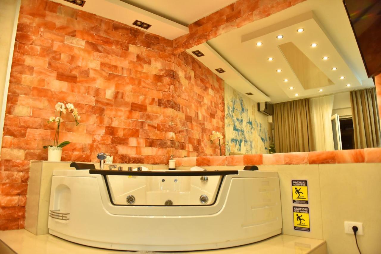 Design Apartment Premium Spa Lux 4 Star "Dubai" Completely Private Wellness & Spa Free Included Sauna & Jacuzzi & Salt Wall & Fire Place & 3D Ceilings & Business Wifi & Netflix & Keyless Code Entry & Full Smart App & Secure 2 Parking Place Чуприя Экстерьер фото