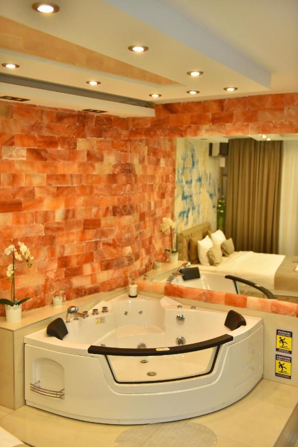 Design Apartment Premium Spa Lux 4 Star "Dubai" Completely Private Wellness & Spa Free Included Sauna & Jacuzzi & Salt Wall & Fire Place & 3D Ceilings & Business Wifi & Netflix & Keyless Code Entry & Full Smart App & Secure 2 Parking Place Чуприя Экстерьер фото