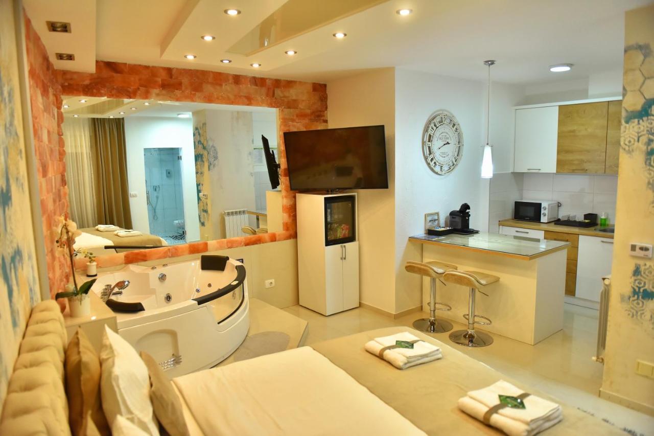 Design Apartment Premium Spa Lux 4 Star "Dubai" Completely Private Wellness & Spa Free Included Sauna & Jacuzzi & Salt Wall & Fire Place & 3D Ceilings & Business Wifi & Netflix & Keyless Code Entry & Full Smart App & Secure 2 Parking Place Чуприя Экстерьер фото