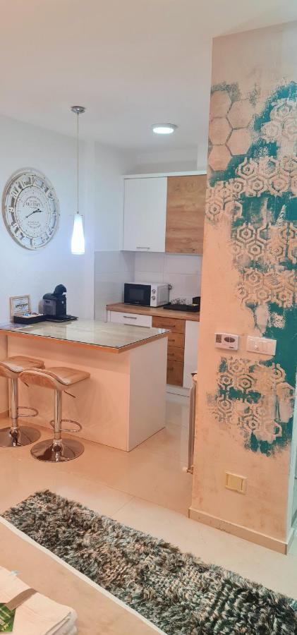 Design Apartment Premium Spa Lux 4 Star "Dubai" Completely Private Wellness & Spa Free Included Sauna & Jacuzzi & Salt Wall & Fire Place & 3D Ceilings & Business Wifi & Netflix & Keyless Code Entry & Full Smart App & Secure 2 Parking Place Чуприя Экстерьер фото