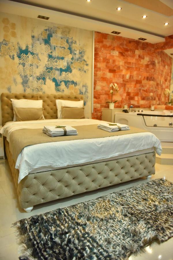Design Apartment Premium Spa Lux 4 Star "Dubai" Completely Private Wellness & Spa Free Included Sauna & Jacuzzi & Salt Wall & Fire Place & 3D Ceilings & Business Wifi & Netflix & Keyless Code Entry & Full Smart App & Secure 2 Parking Place Чуприя Экстерьер фото