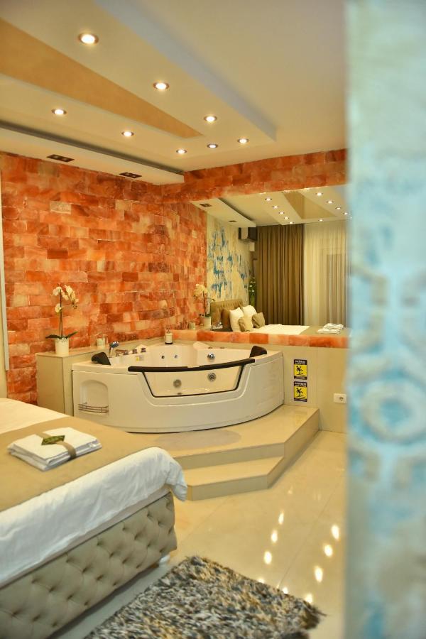 Design Apartment Premium Spa Lux 4 Star "Dubai" Completely Private Wellness & Spa Free Included Sauna & Jacuzzi & Salt Wall & Fire Place & 3D Ceilings & Business Wifi & Netflix & Keyless Code Entry & Full Smart App & Secure 2 Parking Place Чуприя Экстерьер фото
