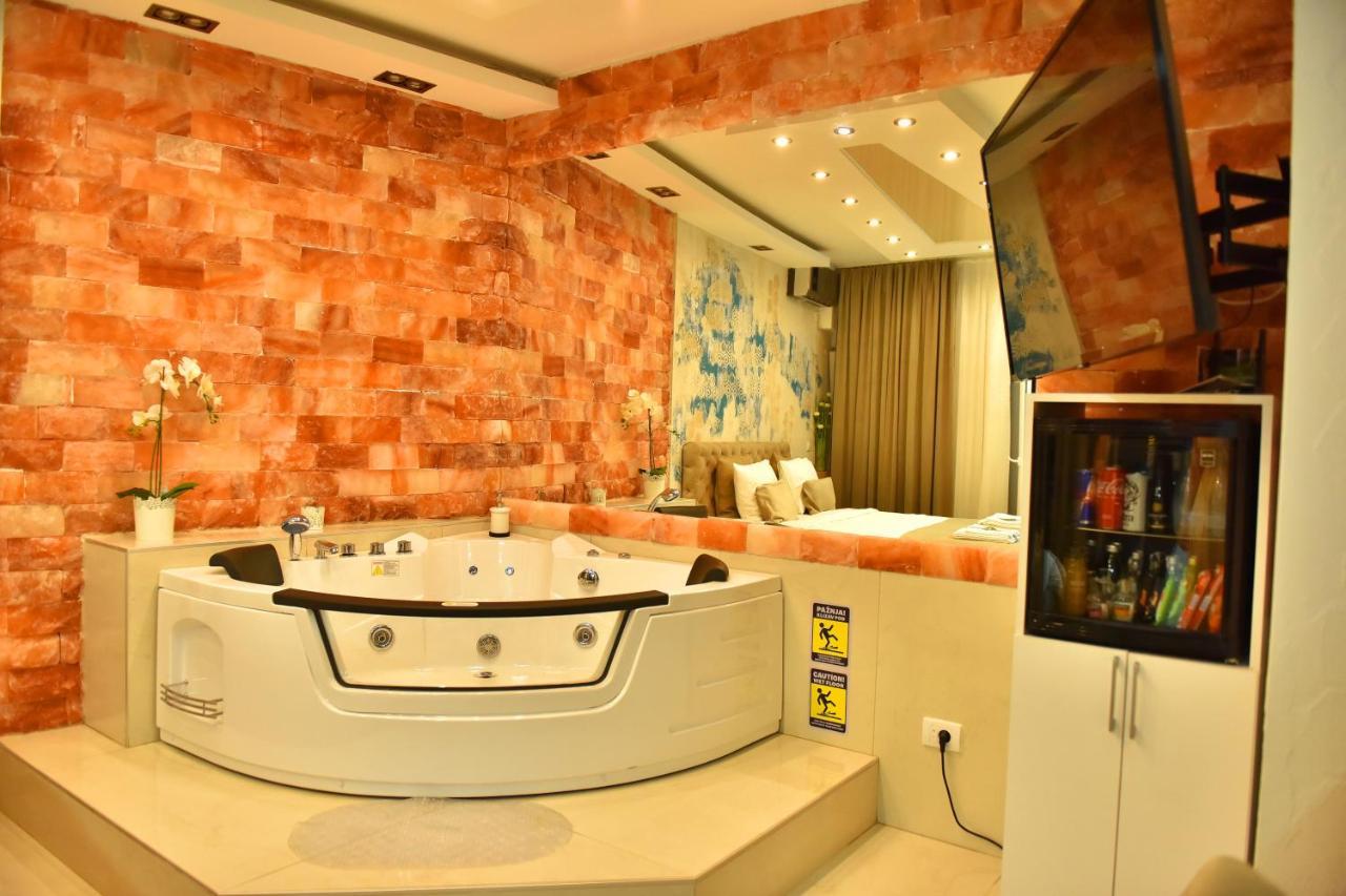 Design Apartment Premium Spa Lux 4 Star "Dubai" Completely Private Wellness & Spa Free Included Sauna & Jacuzzi & Salt Wall & Fire Place & 3D Ceilings & Business Wifi & Netflix & Keyless Code Entry & Full Smart App & Secure 2 Parking Place Чуприя Экстерьер фото